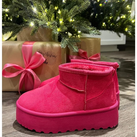 𝙇𝙖𝙨𝙩 5, 6 & 8 🖤𝘾𝙤𝙯𝙮 𝘾𝙝𝙧𝙞𝙨𝙩𝙢𝙖𝙨 𝘽𝙤𝙤𝙩 - Picture 2 of 11